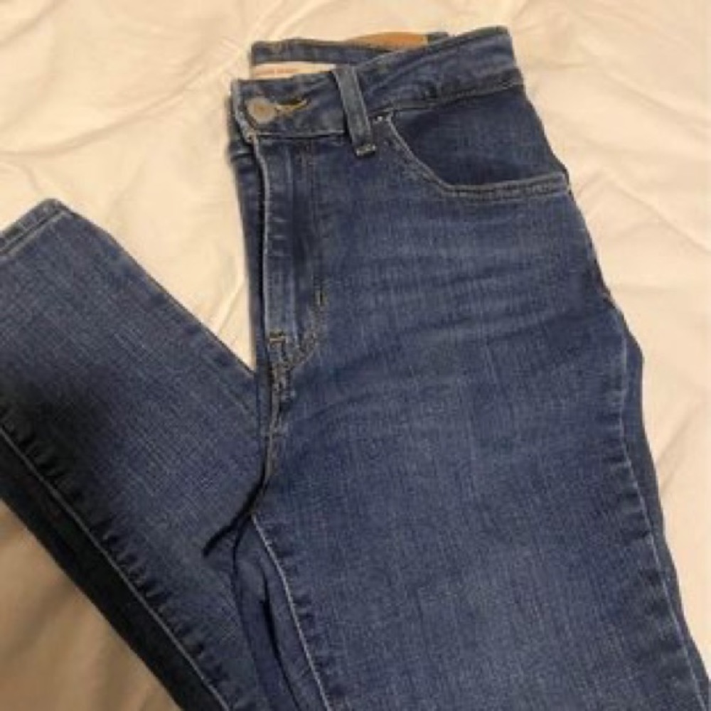 Levi’s (High Rise Skinny)